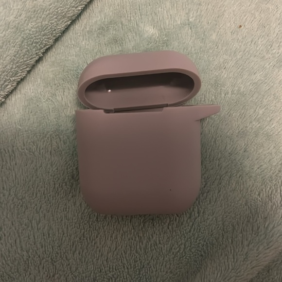 Apple AirPods (1st generation) with charging case and grey silicon cover. - Picture 10 of 13